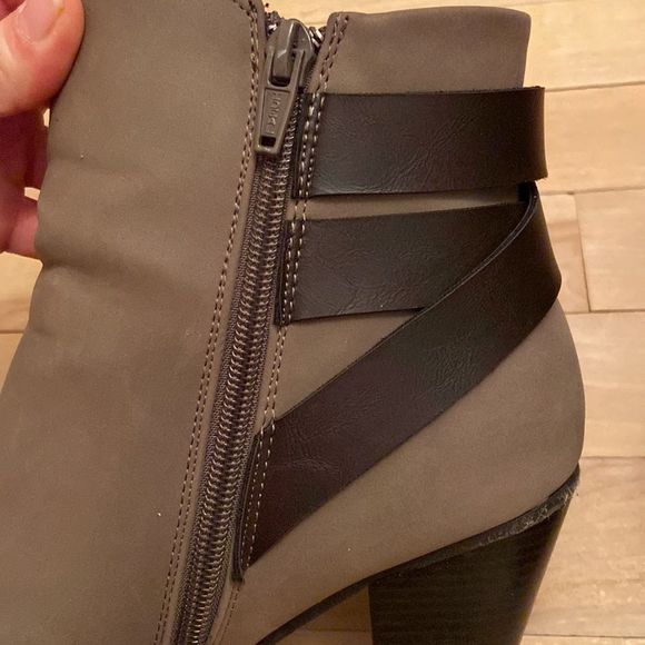 APT. 9 Fulton Taupe Buckled Ankle Boots - Picture 6 of 11